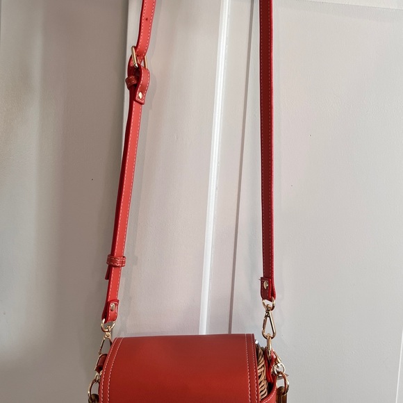 Tommy Bahama - Picture 3 of 4